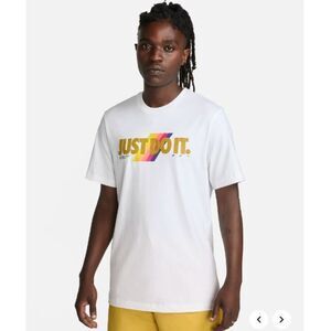 NIKE SPORTSWEAR Boys SS T SHIRT WHITE Size Small‎ NWT